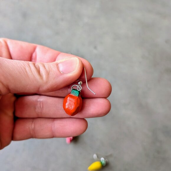 Vintage Wooden Fruit Earrings Pineapple Orange Grape Strawberry Banana Set Of 5 - Picture 10 of 11